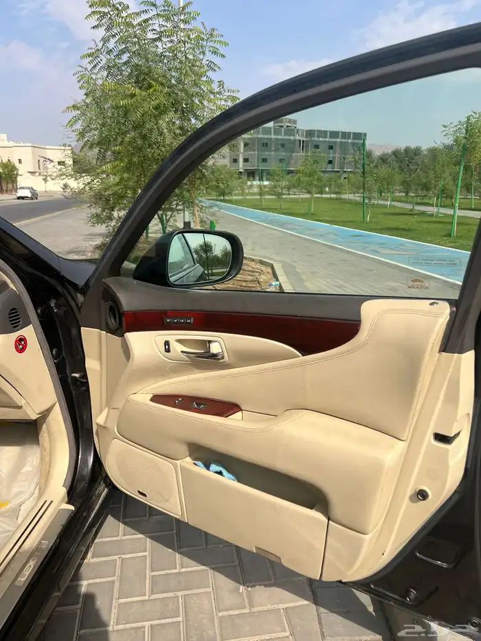 للبيع او البدل لكزس LS460L مخزن ممشي 53000 9