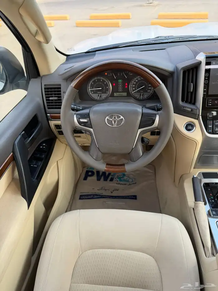 لاندكروزر 2017 رقم (( 3)) عدد الملاك ((2)) 36