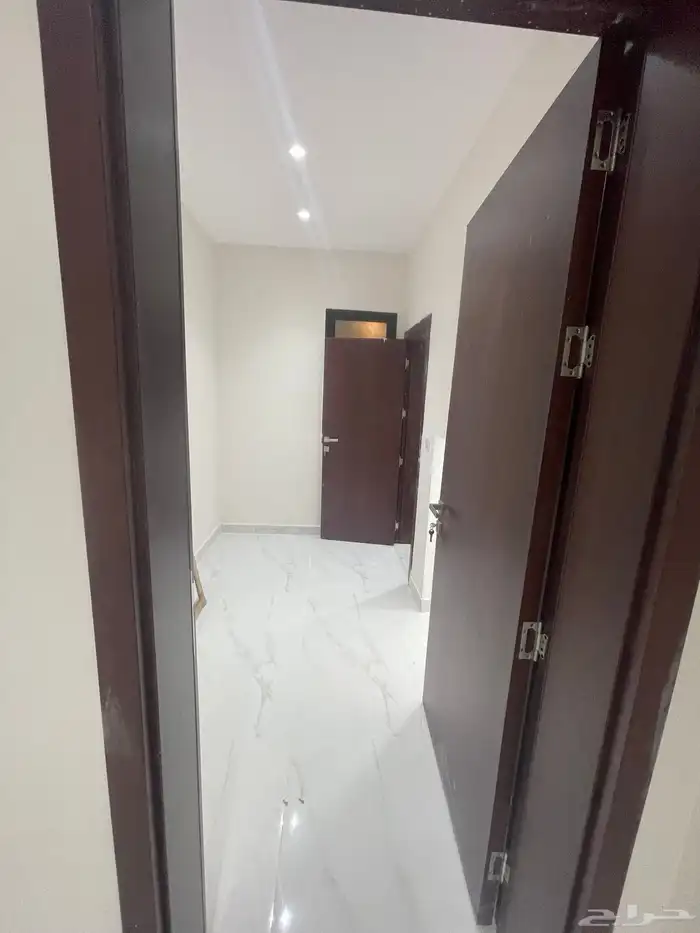 فيلا للإيجار المشرقية حي الجنادرية 11