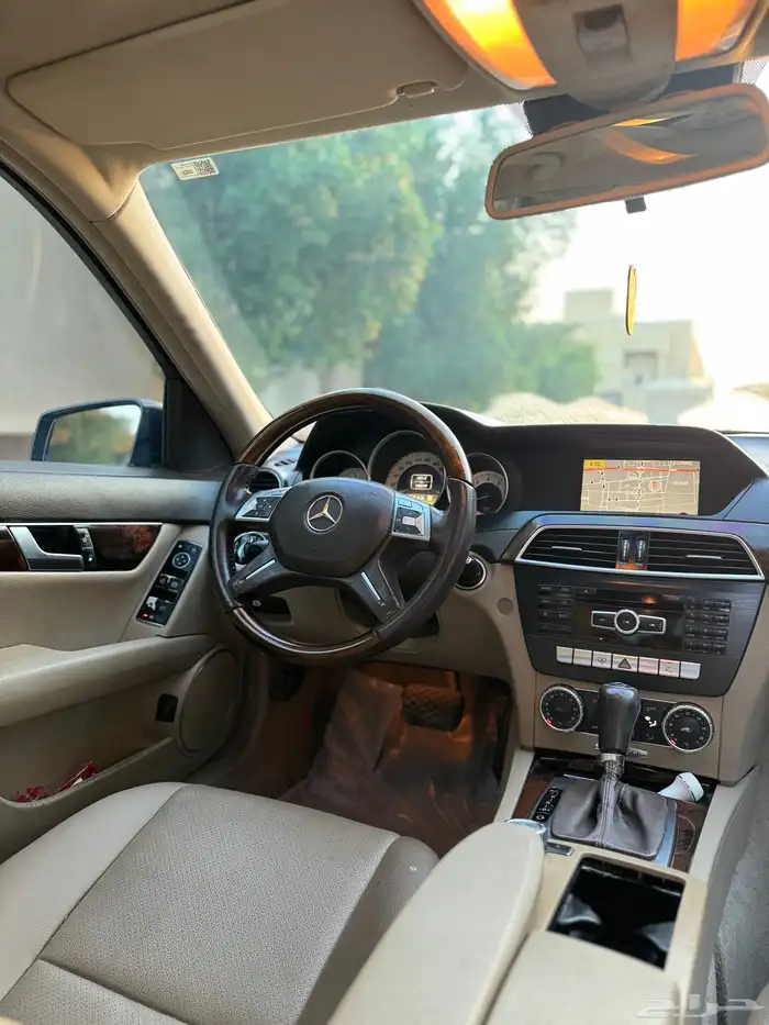 للبيع مرسيدس c200 2012 ممشى قليل 11