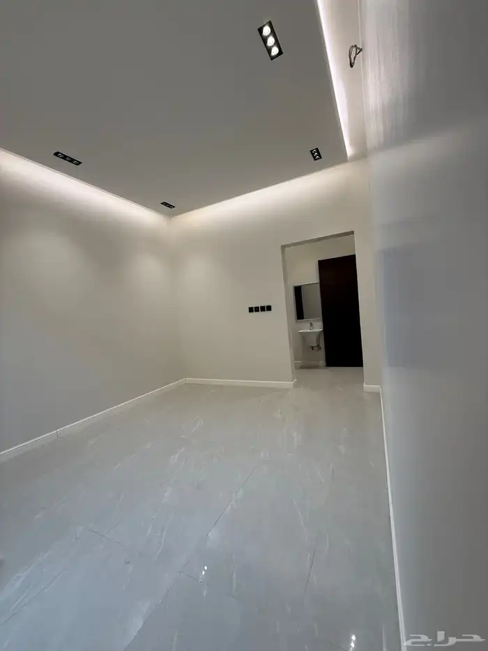 دور علوي فاخر للإيجار بحي النسيم 14