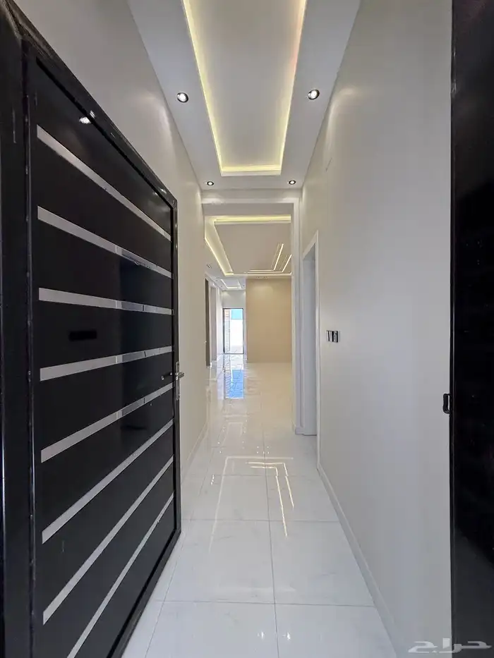 للبيع ارواف علويه وشقق ارضيه تشطيب فندقي ف شمال الخميس 36