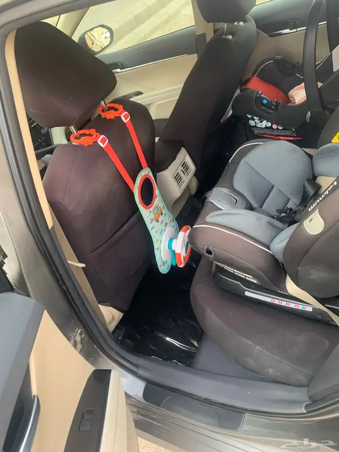 كامري 2023 LE مطور هايبرد تيتانيوم مميز 5