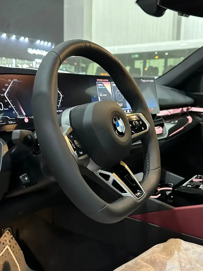 البيع بي ام دبيلو موديل 2026 حجم 520فل كامل 1