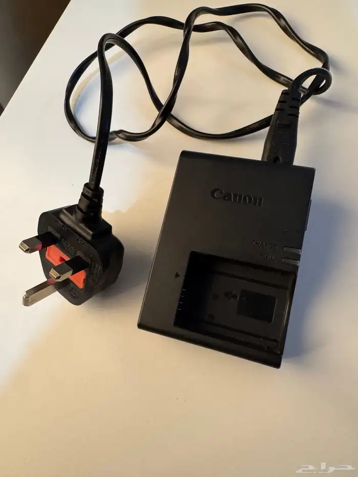 كاميرا كانون 850D نظيفة جدا  مع كامل ملحقاتها 0