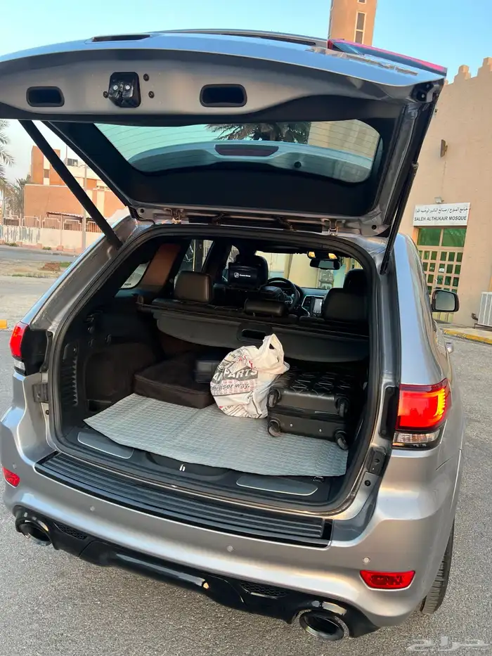 لللبيع جيب SRT 19