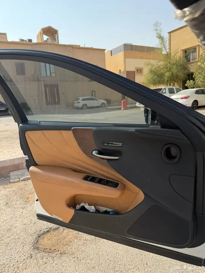 للبيع لكزس 2022 نظيفه 1