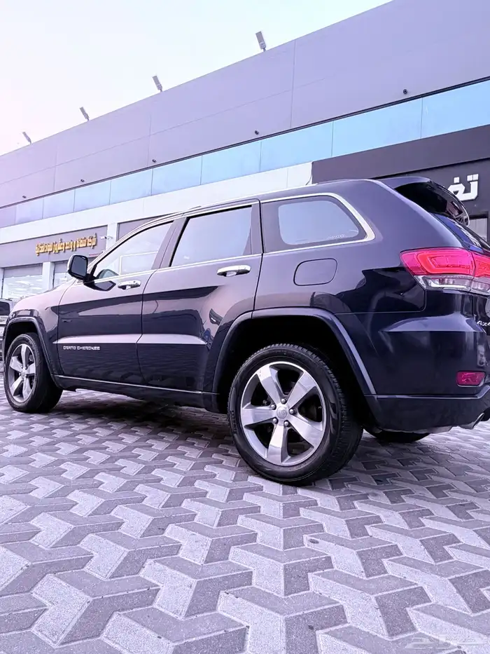 جيب قراند شروكي 2014 ماشي 173 .8 سلندر ضربتين بدي يمين فقط 9