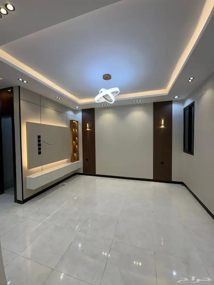 للبيع شقه ارضيه 6غرف بحوش ومدخل سياره بدره الموسي550الف 4