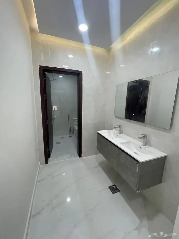 فيلا للإيجار المشرقية حي الجنادرية 6