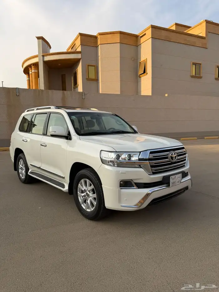 لاندكروزر 2017 رقم (( 3)) عدد الملاك ((2)) 0