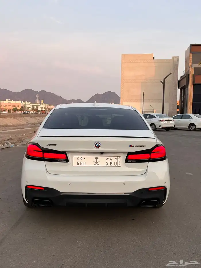 BMW M550i xDrive 2023 5