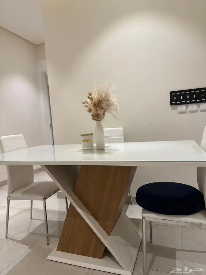 طاولة طعام استخدام حشمة 0