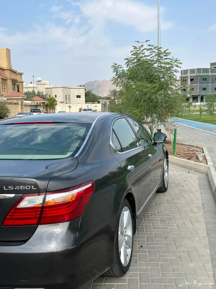 للبيع او البدل لكزس LS460L مخزن ممشي 53000 2