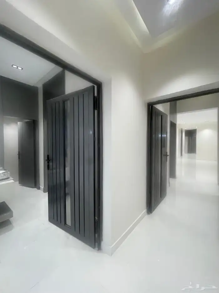 للبيع ادوار ارضيه ودوار علويه تشطيب ممتاز خلف المعارض 23