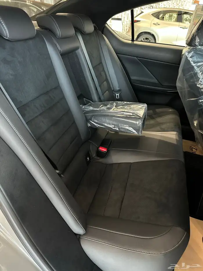 لكزس is350f بلاك ادشن 2025 20