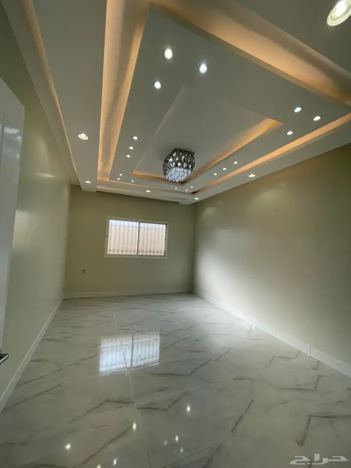 فله للبيع تندحه خلف المرور دورين وملحق 17