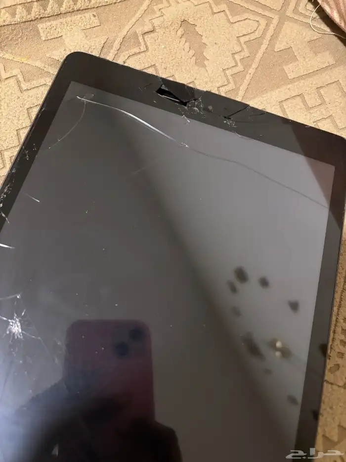 ايباد الجيل التاسع نظيف مشكلته بس شاشه علي سوم الجاد يتواصل 0