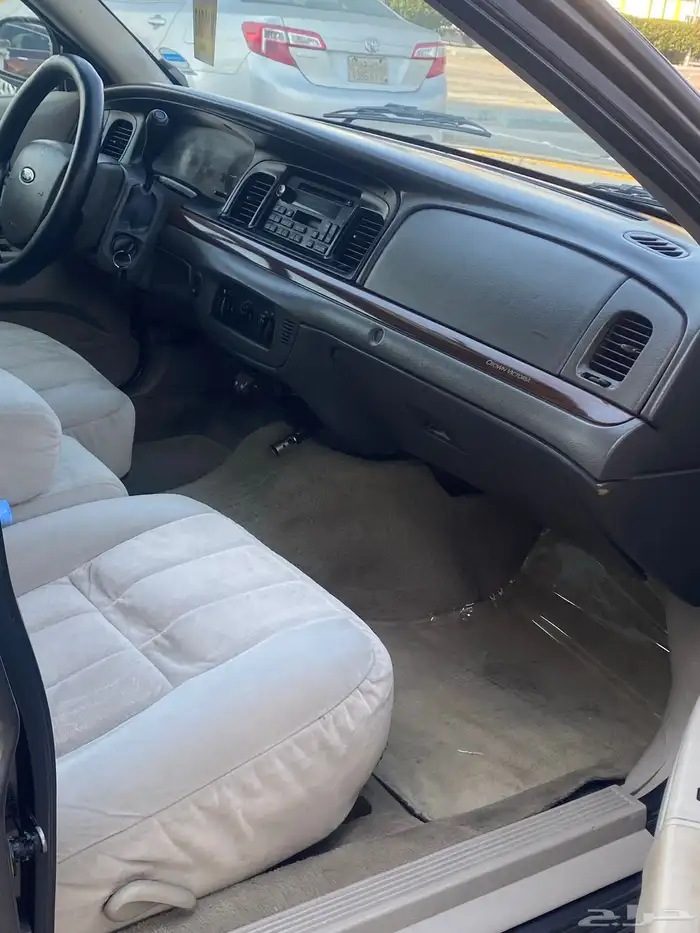 للبيع فورد كراون فكتوريا 2010 10