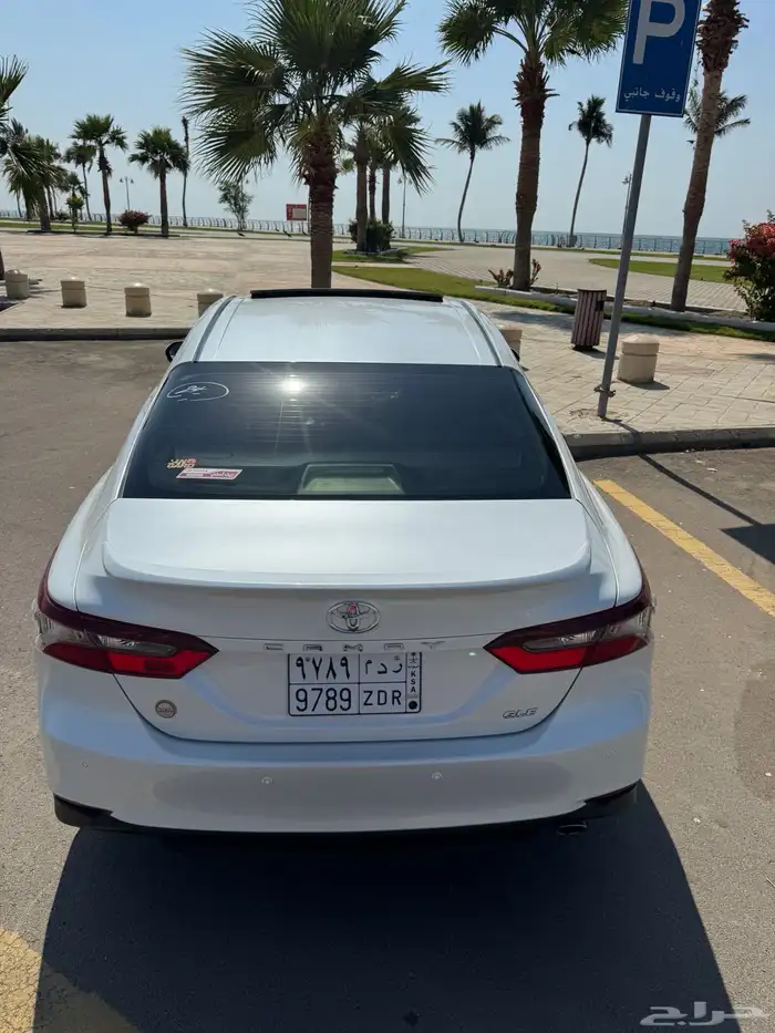 كامري 2023 فلGLE بنزين مازالت تحت الضمان والبيع سمح 6