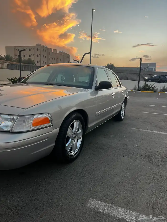 فورد فكتوريا 2011 1