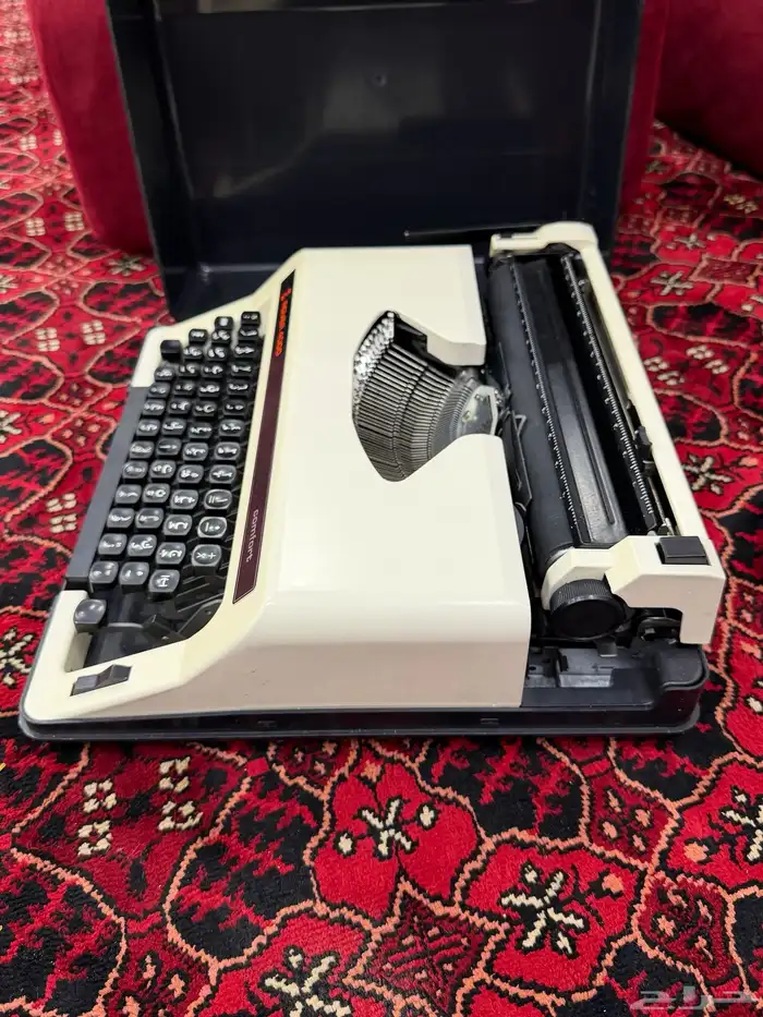الة كتابة قديمة 4