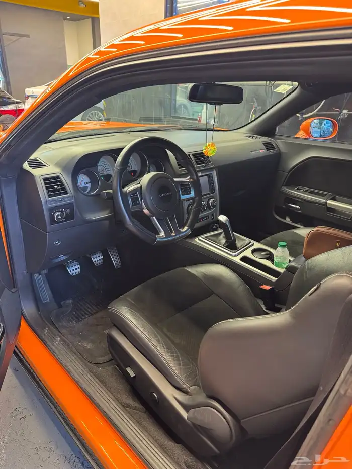 تشالنجر srt قير عادي 2012 4