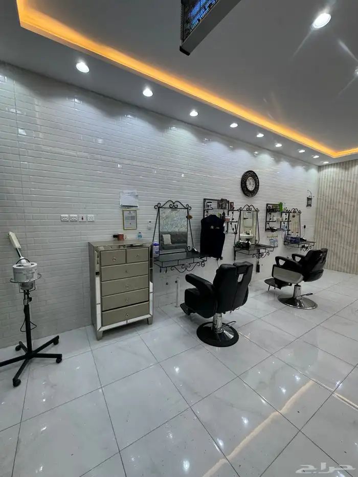 صالون حلاقة بأدواته 1