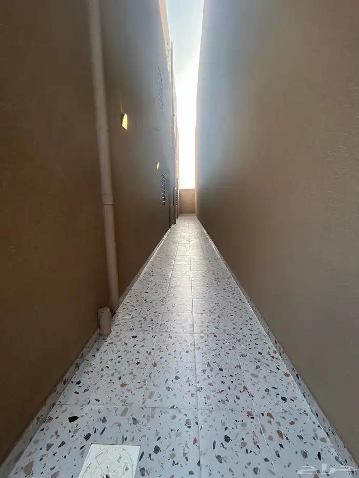 للبيع دور ارضي 6غرف بحوش وسيع شمال خميس مشيط 2