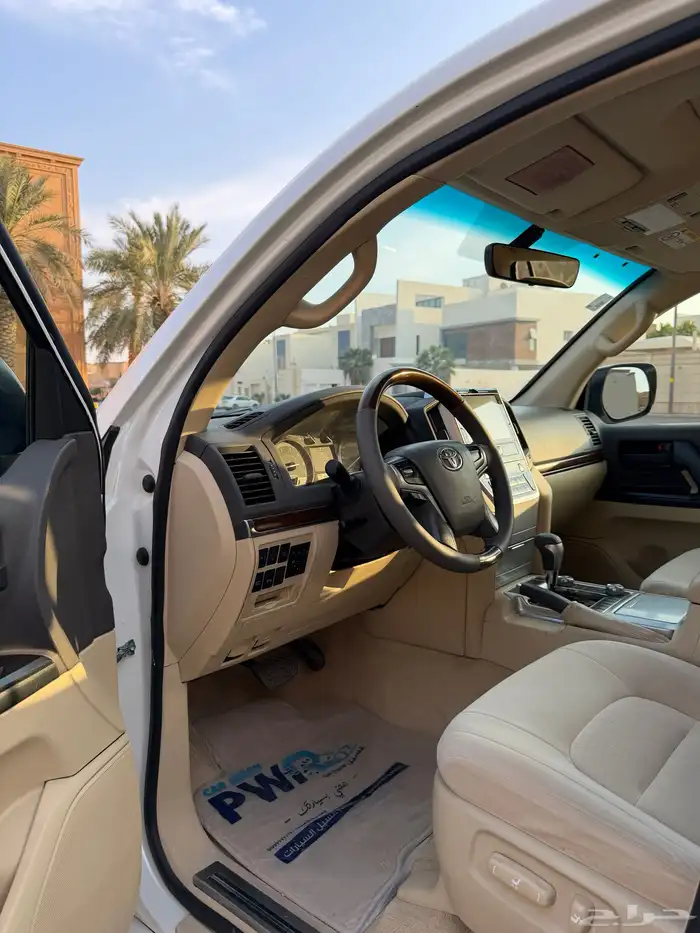 لاندكروزر 2017 رقم (( 3)) عدد الملاك ((2)) 19