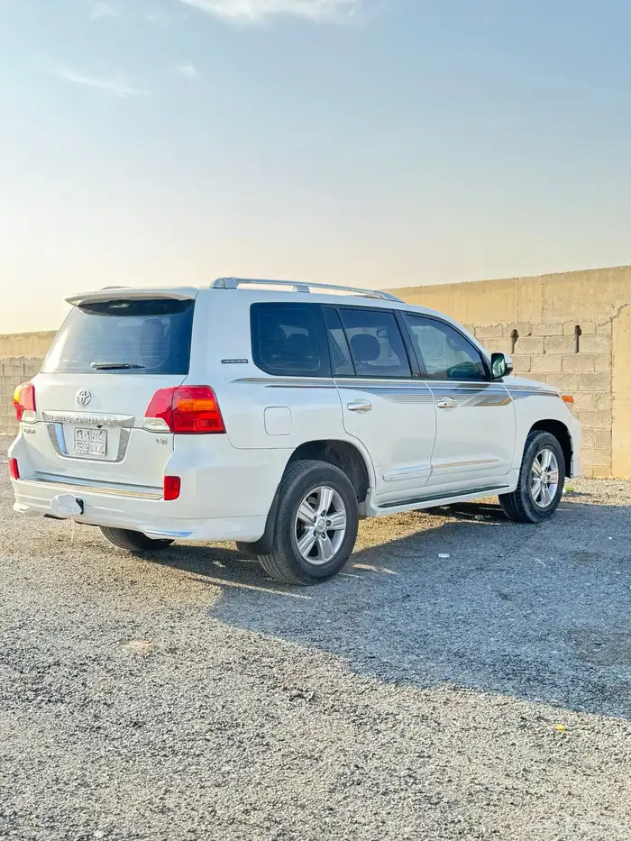 لاند كروزر 2013 للبيع V8 GX.R 7