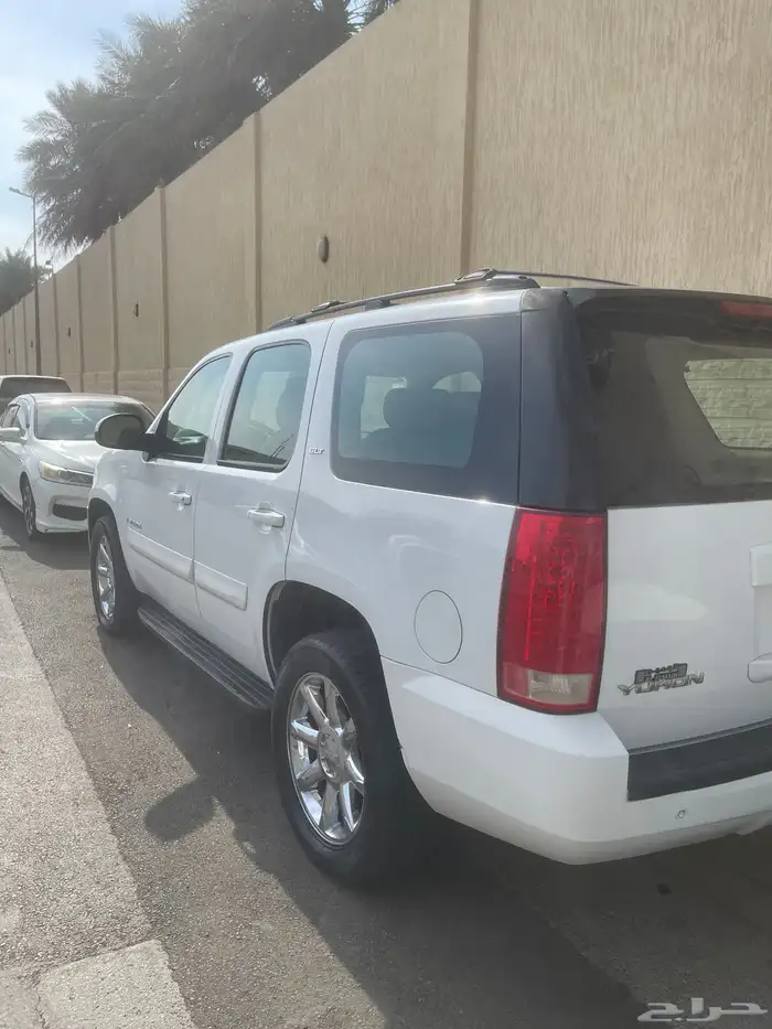 يوكن ابيض 2009 SLT 2