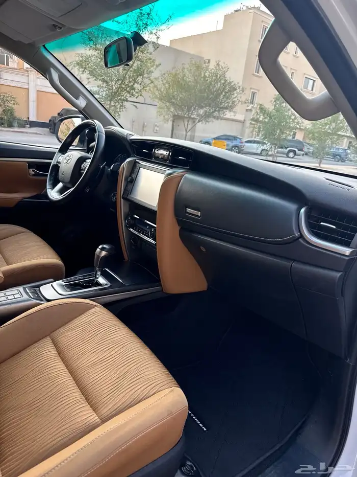 فورشنر 2023م 6 سلندر فئة VX1 11