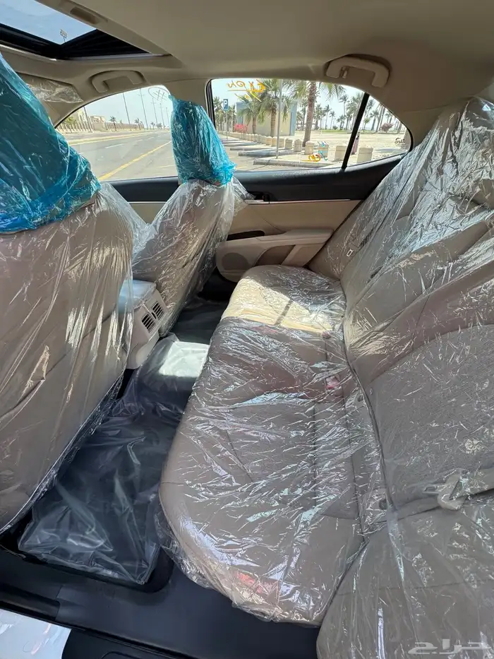 كامري 2023 فلGLE بنزين مازالت تحت الضمان والبيع سمح 12