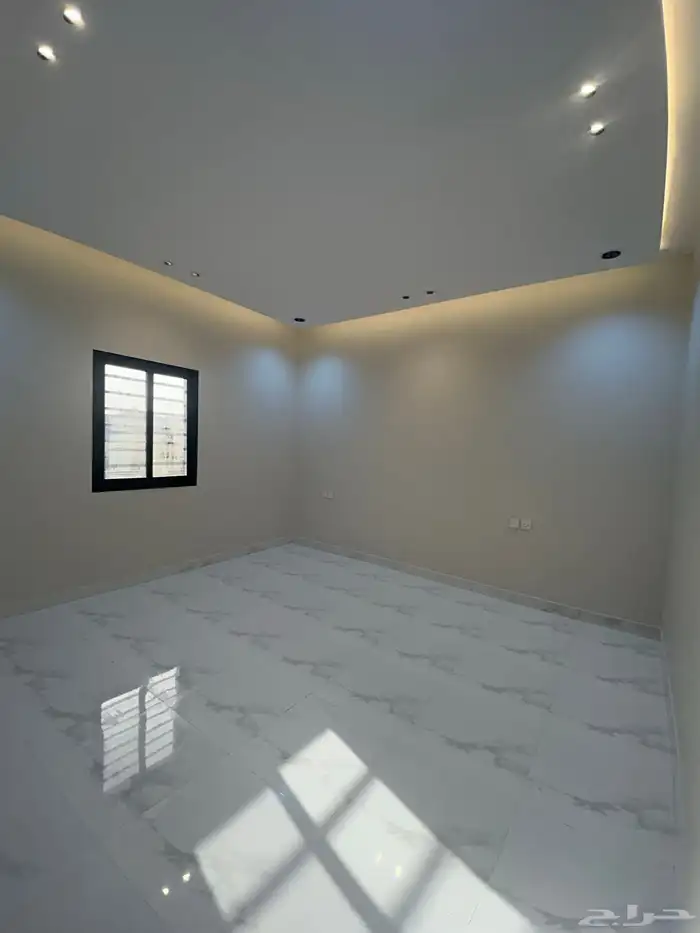 للبيع دور ارضي 6غرف بحوش وسيع شمال خميس مشيط 16