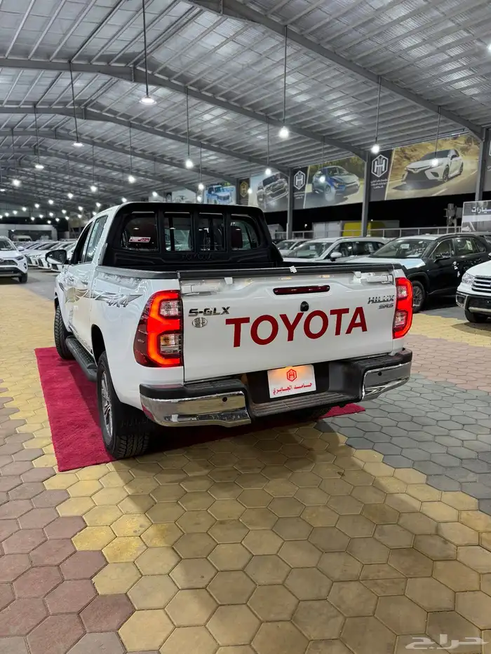 تويوتا   هايلوكس دبل بنزين توماتيك 2025 جديد 131.100 شامل 4