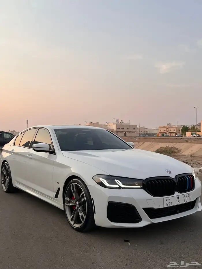 BMW M550i xDrive 2023 0