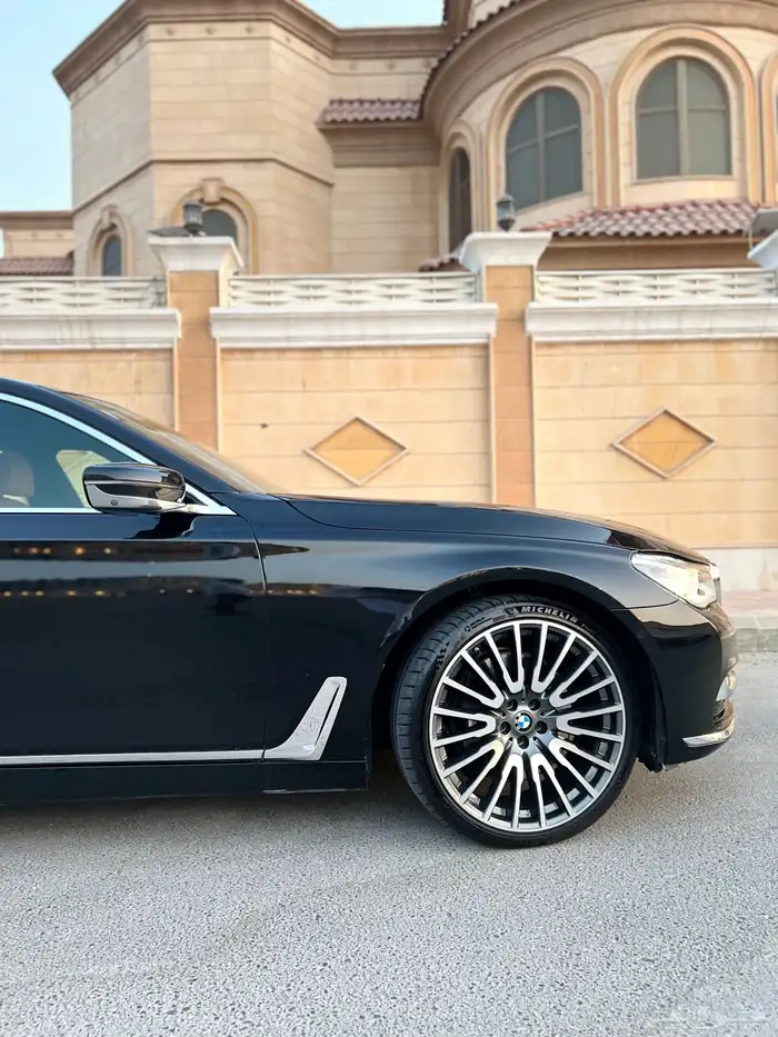 بي ام دبليو 750li ممشى قليل 2016 قمة النظافة بحالة الوكالة 12