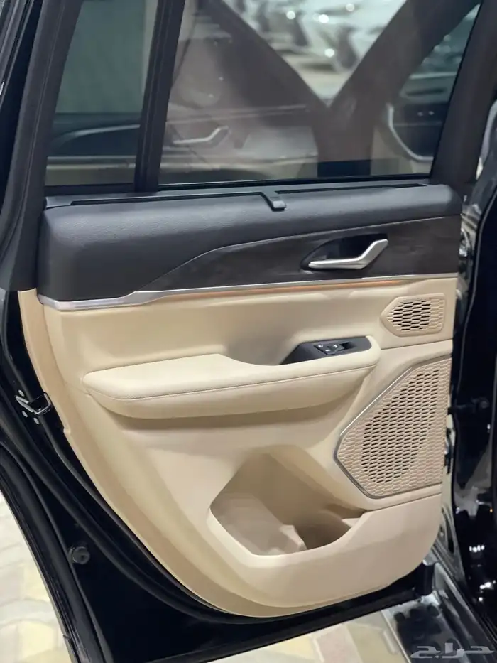 جراند شروكي ليمتد بلس V6 2024 10