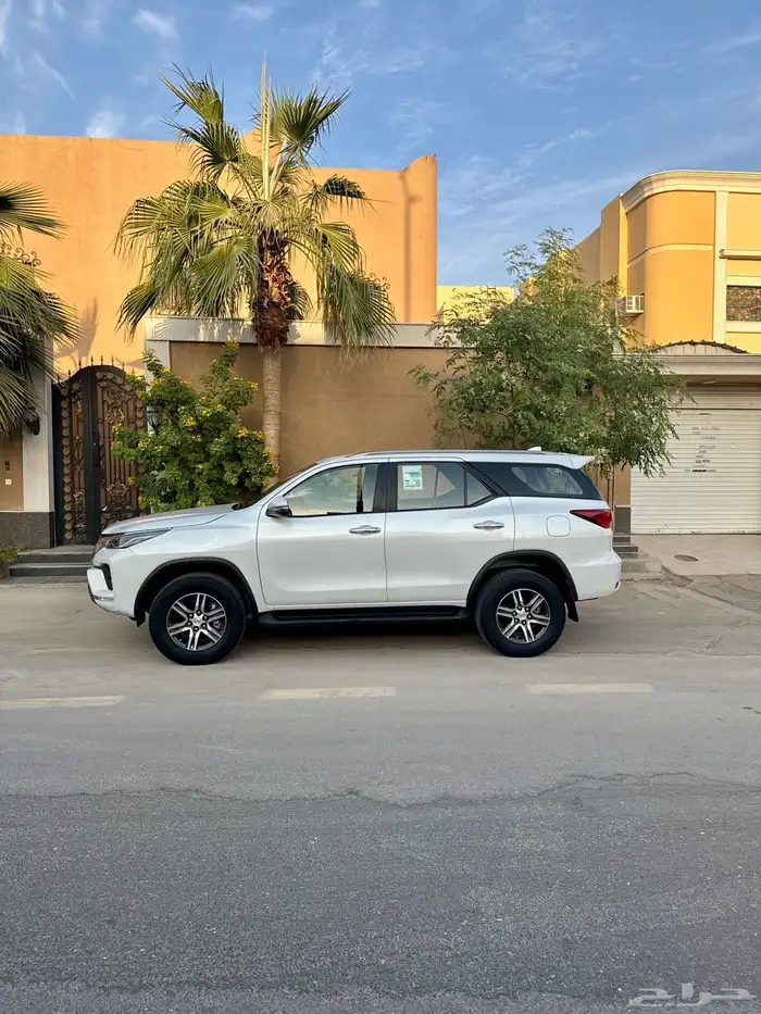 فورشنر 2023م 6 سلندر فئة VX1 3