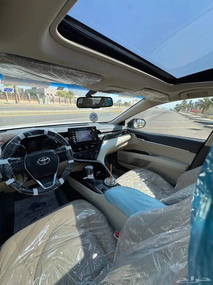 كامري 2023 فلGLE بنزين مازالت تحت الضمان والبيع سمح 10