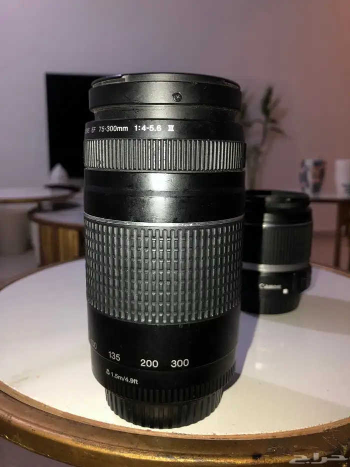 عدسة كانون 1