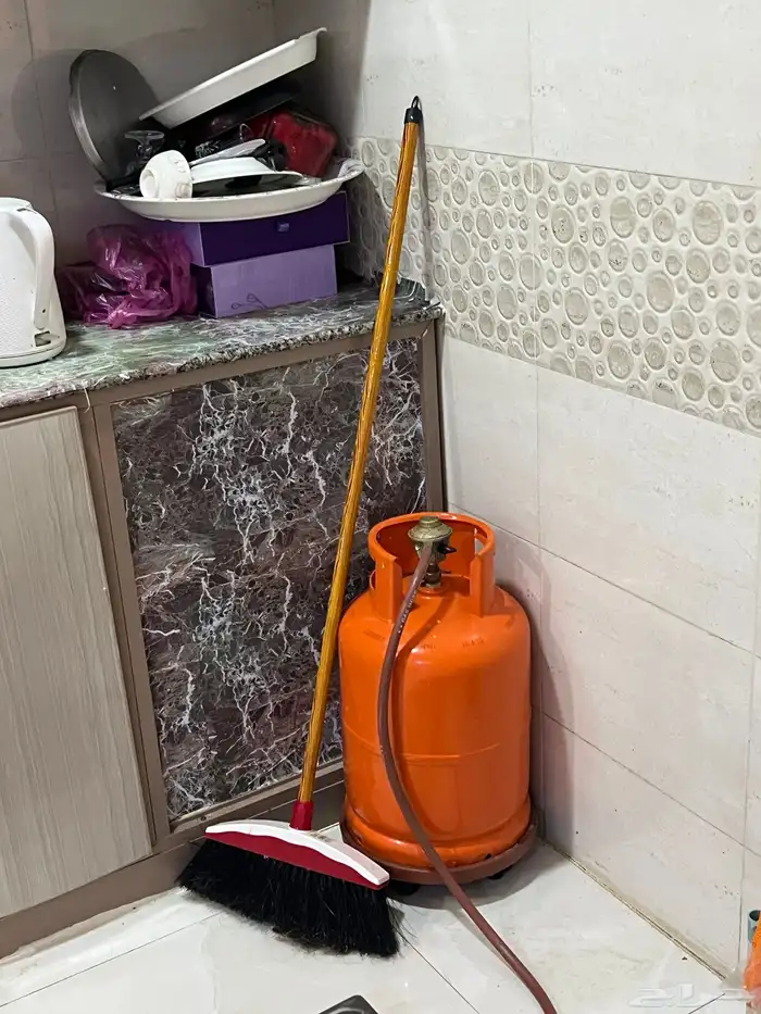 السلام عليكم اثاث شبه جديده للبيع 0