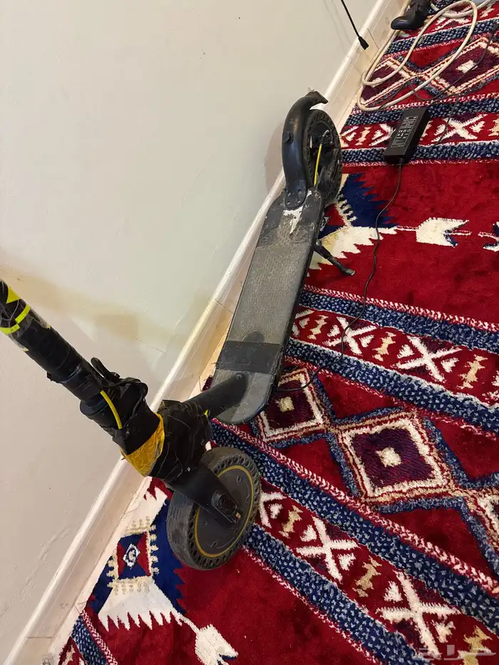 سكوتر معه شاحنه شغال 1