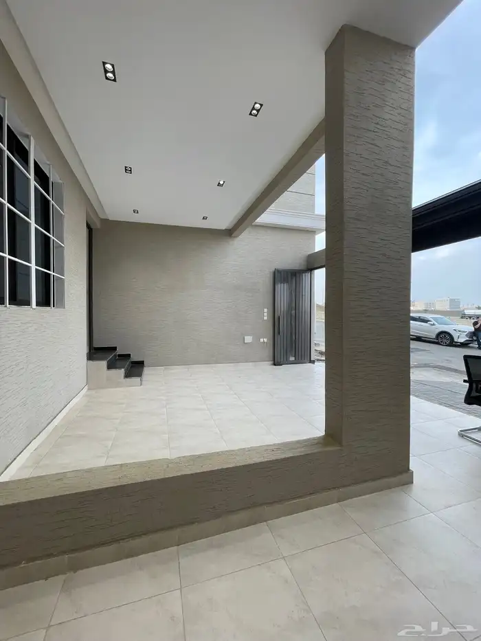 للبيع ادوار ارضيه ودوار علويه تشطيب ممتاز خلف المعارض 3