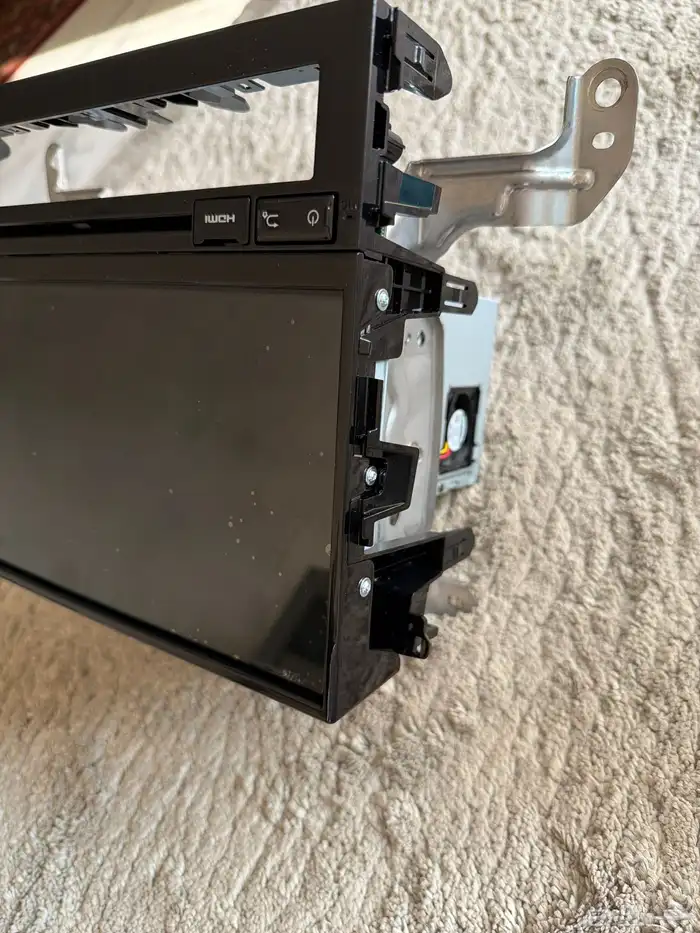 شاشة لاندكروزر جي إكس آر جراند تورنق2021 وكالة أصلي 7