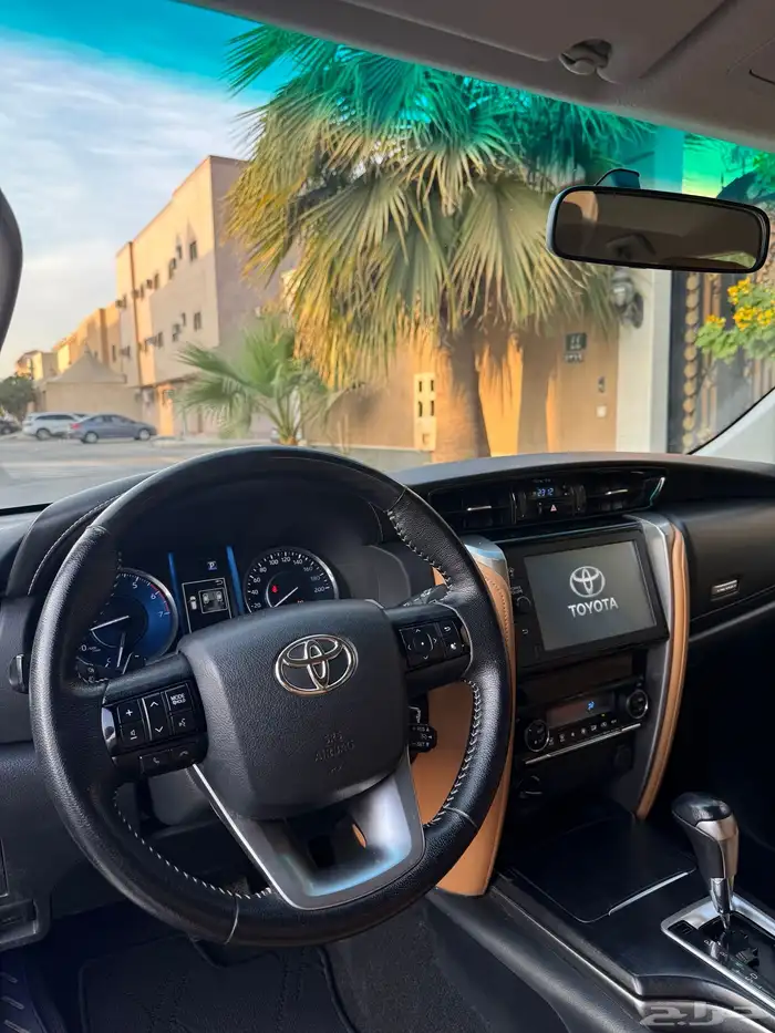 فورشنر 2023م 6 سلندر فئة VX1 10