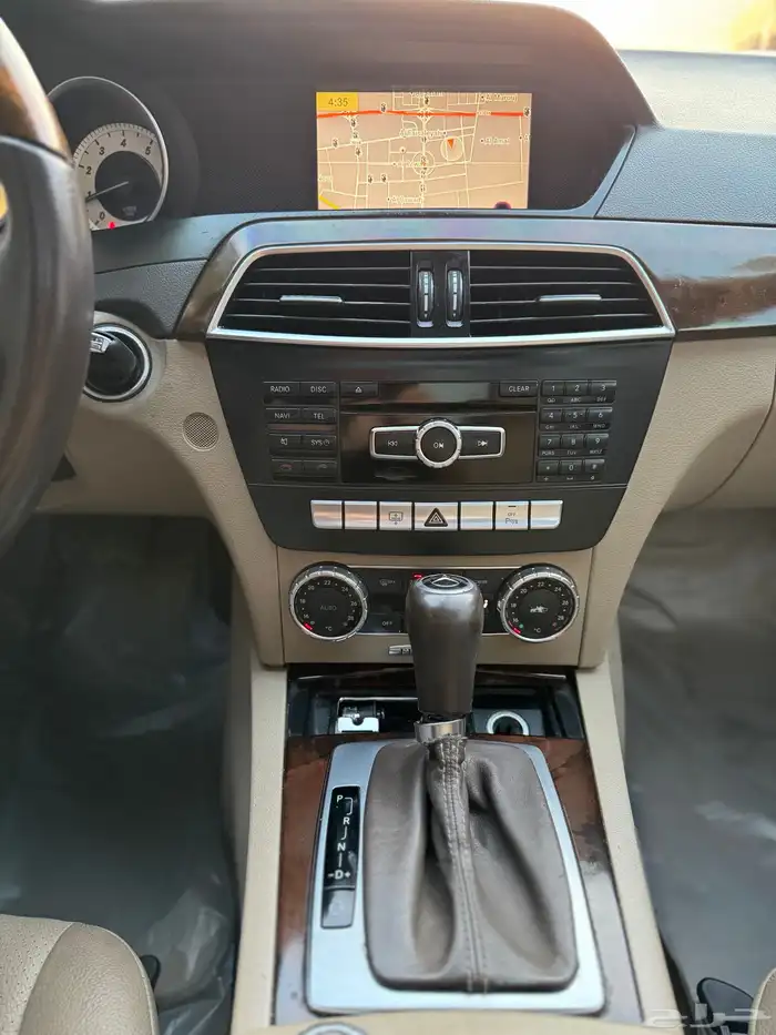 للبيع مرسيدس c200 2012 ممشى قليل 12