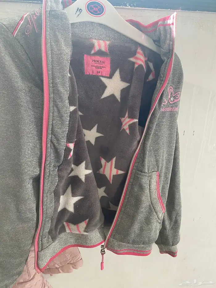 للبيع بطانية جديده جاكيتات بناتي شبه جديد 100 ريال تبوك فقط 2