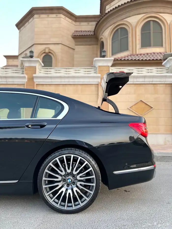 بي ام دبليو 750li ممشى قليل 2016 قمة النظافة بحالة الوكالة 53